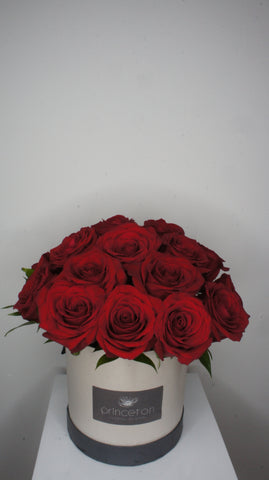 Red Roses in Round Box